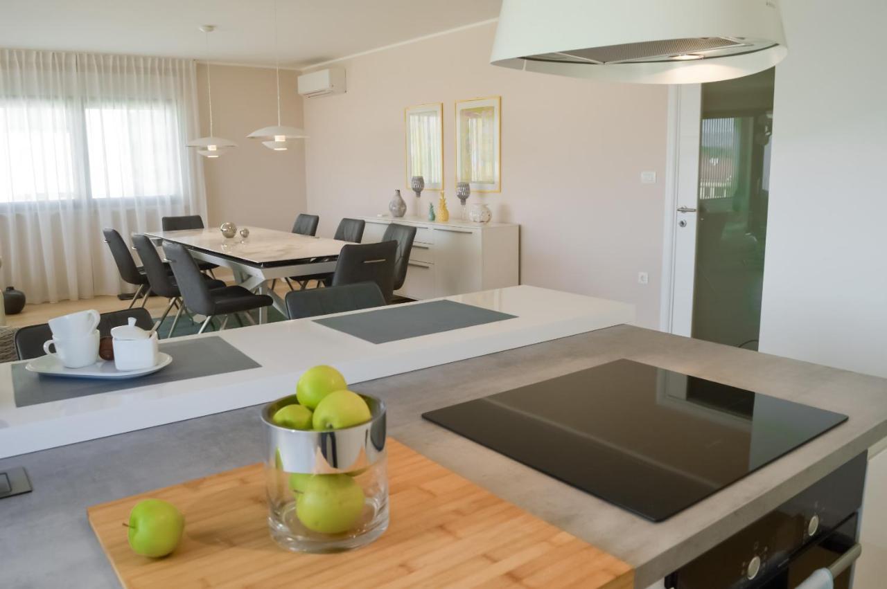Rova Apartment Malinska Esterno foto