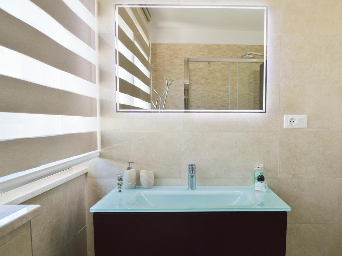 Rova Apartment Malinska Esterno foto